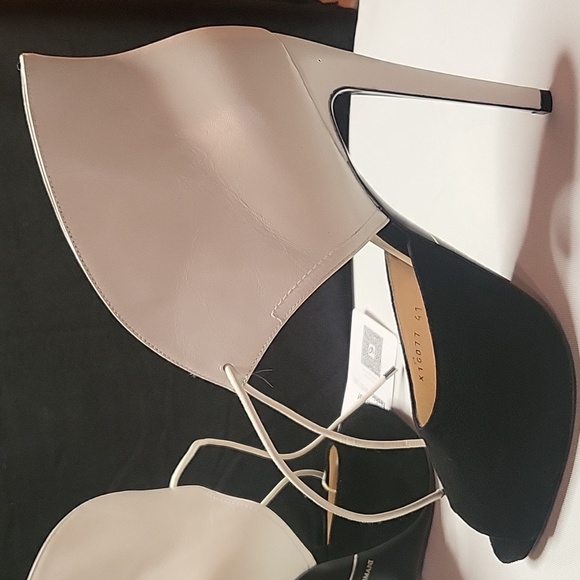 Armani heels - Picture 3 of 11